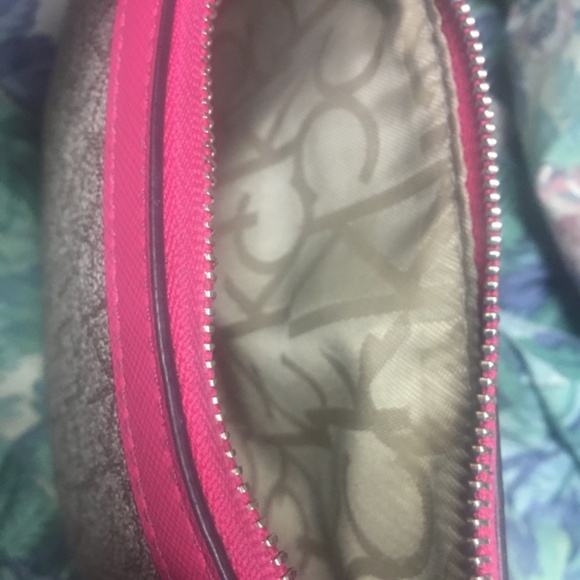 Calvin Klein wristlet clutch - Picture 5 of 5